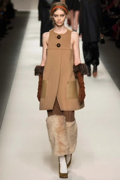 Look 29